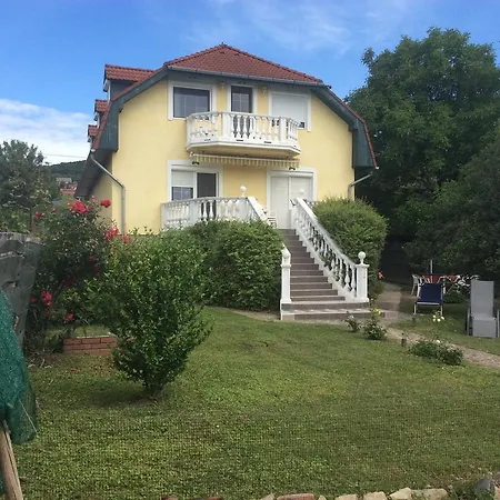 Πανσιόν Haus Kristina Csopak